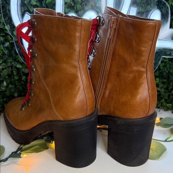 Steve Madden Tan Leather Lace Up Boots with Red Laces - Picture 3 of 4